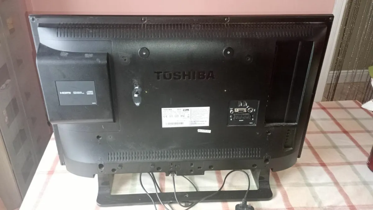 TOSHABA 32inch TV - Image 2