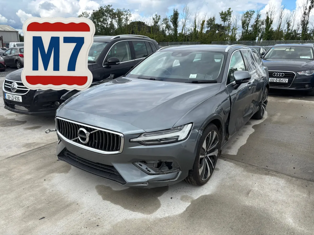 21 Volvo V60 Inscription Plugin Hybrid 70km Drives - Image 1