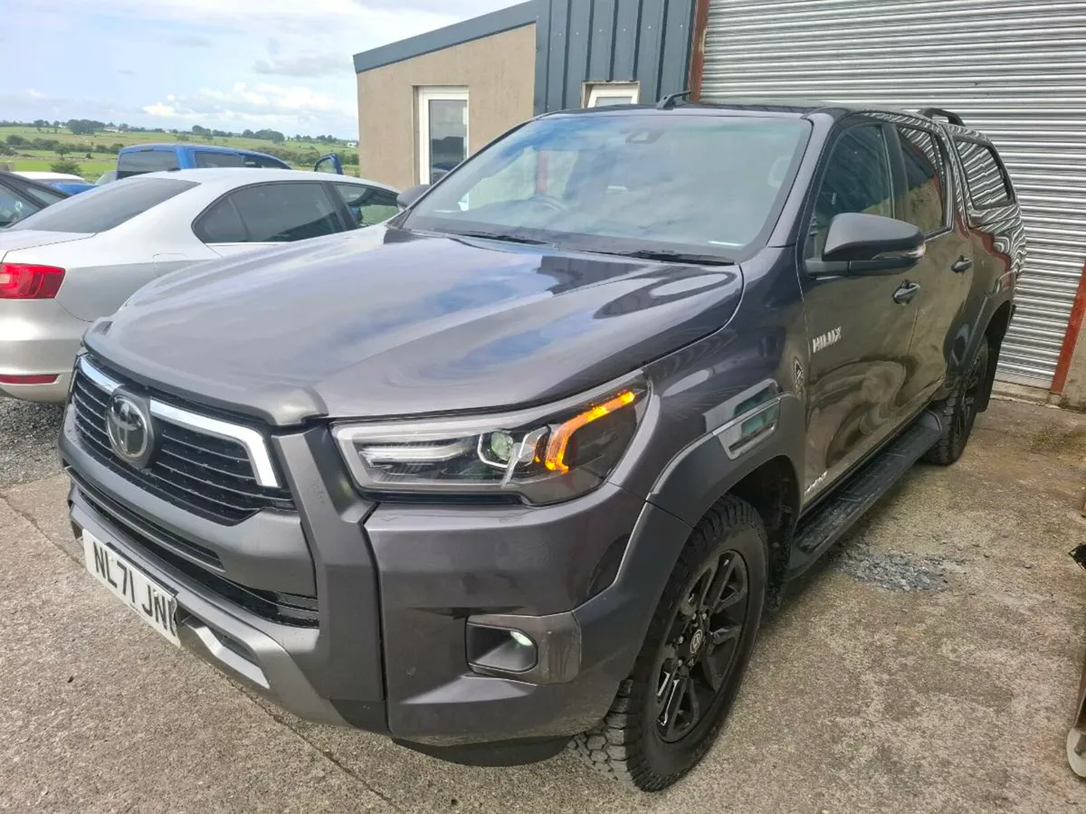 212 HILUX INVINCIBLE X LOW MILES - Image 3