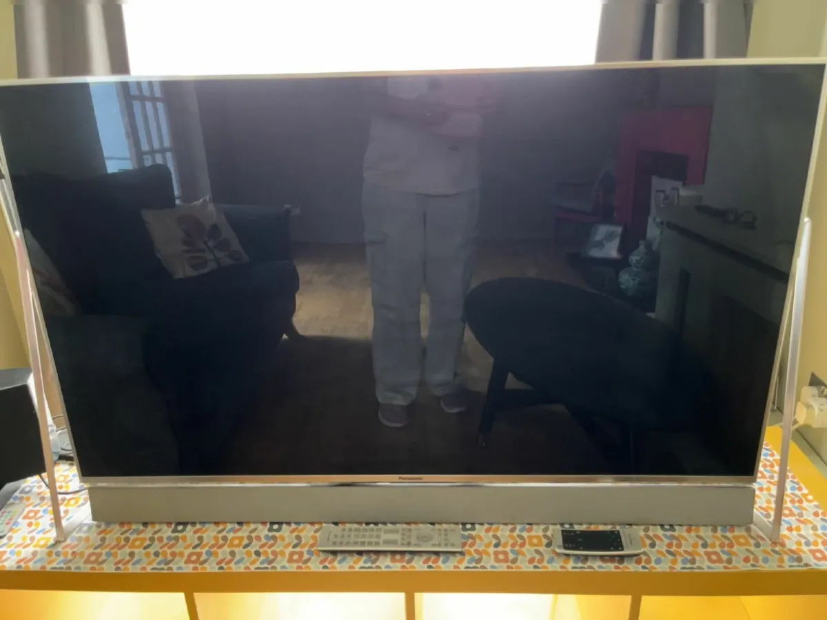 Panasonic TX50DX802B Smart TV - Image 1