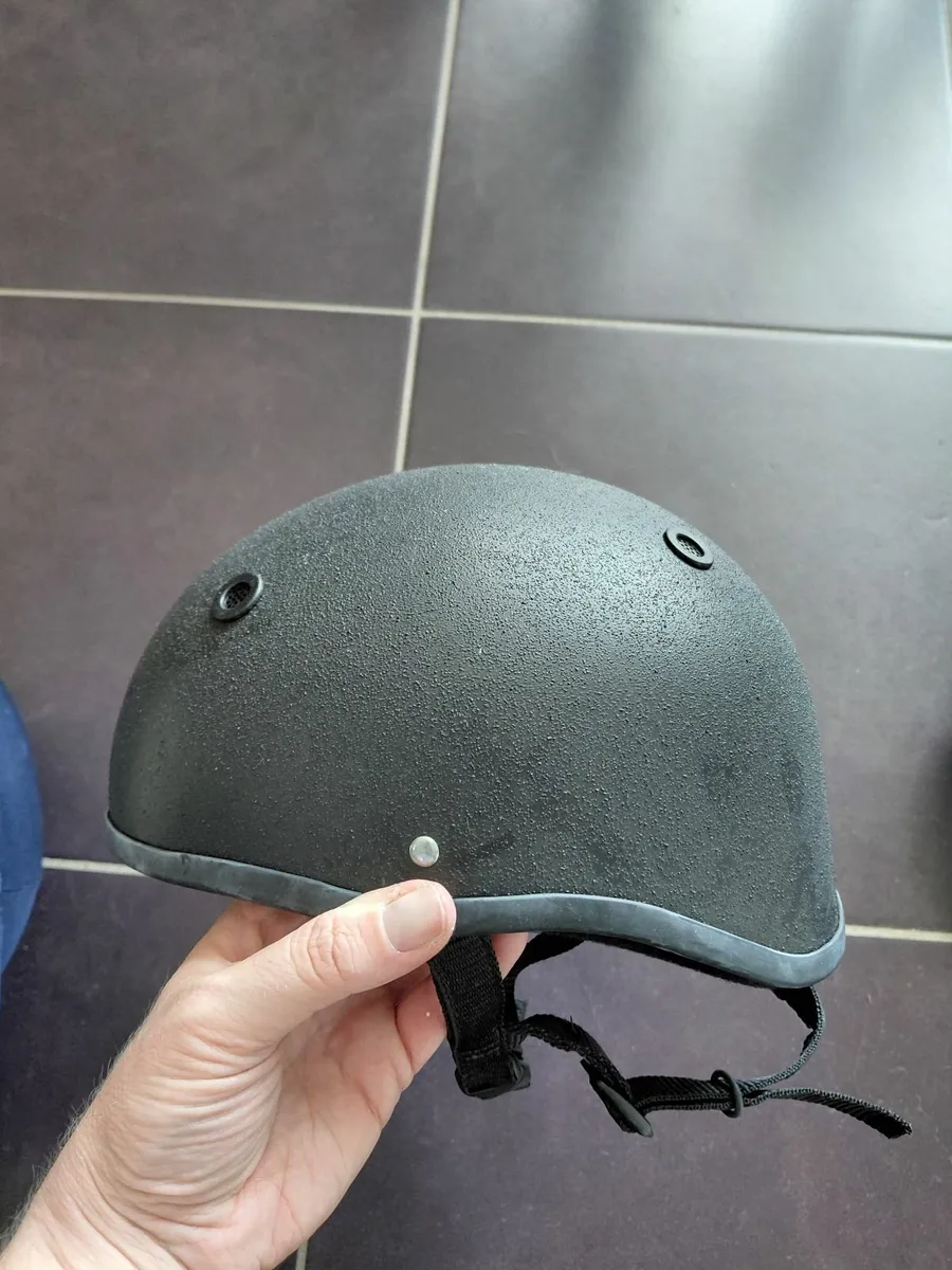 Horse riding back protector & helmets. - Image 4