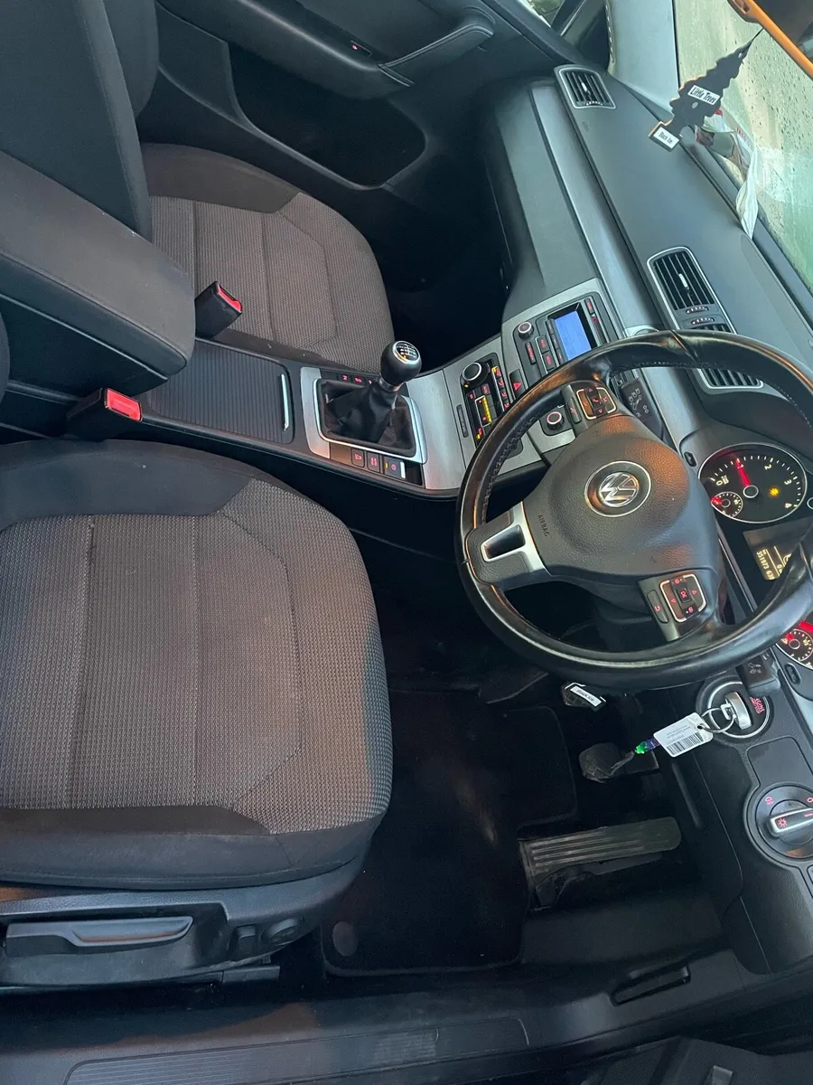 Volkswagen Passat - Image 4