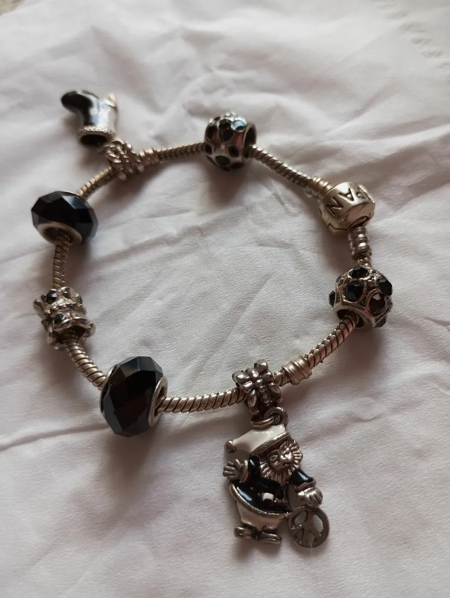 Pandora bracelet with 7 charms - Image 3