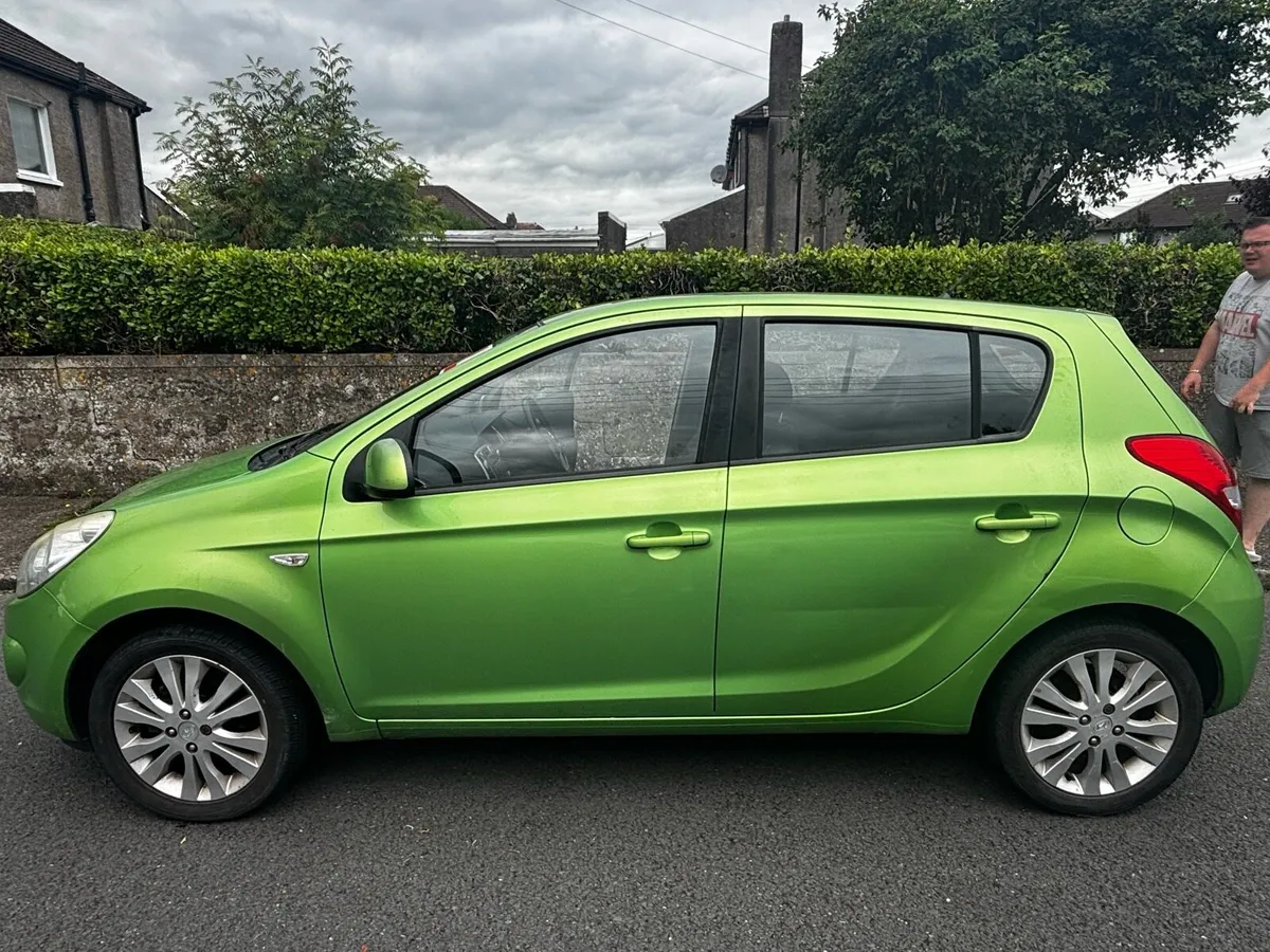 Hyundai i20 2010 - Image 2