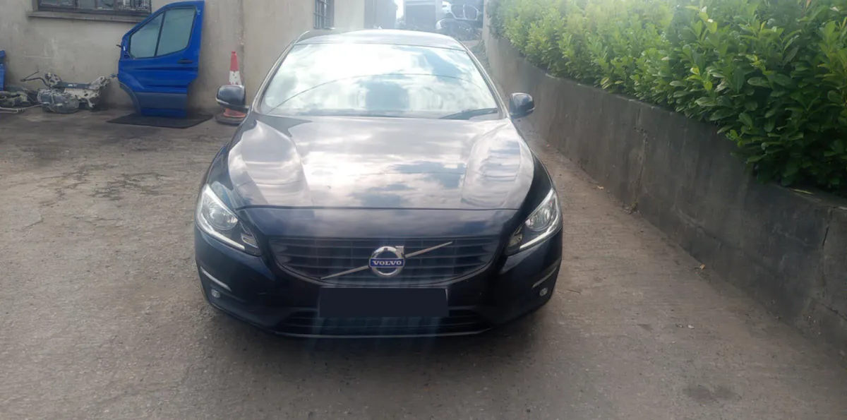 2016 VOLVO S60 2.0 DIESEL FOR BREAKING - Image 2