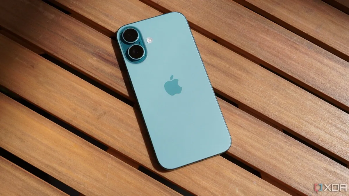 iPhone 16 - Image 1