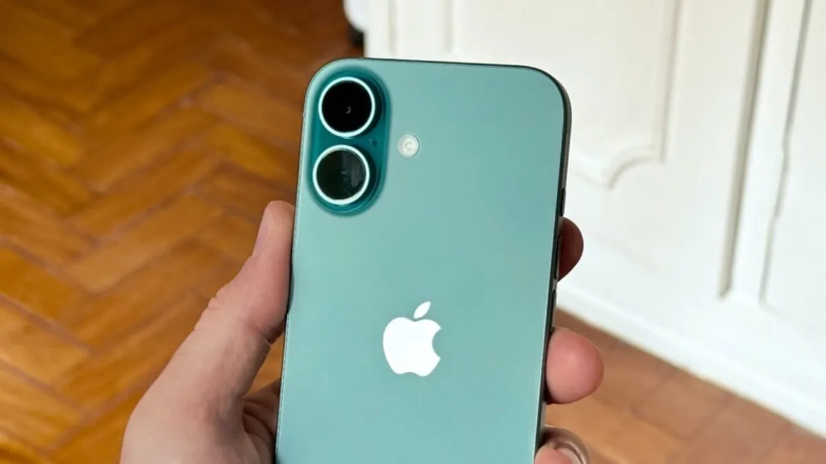 iPhone 16 - Image 2