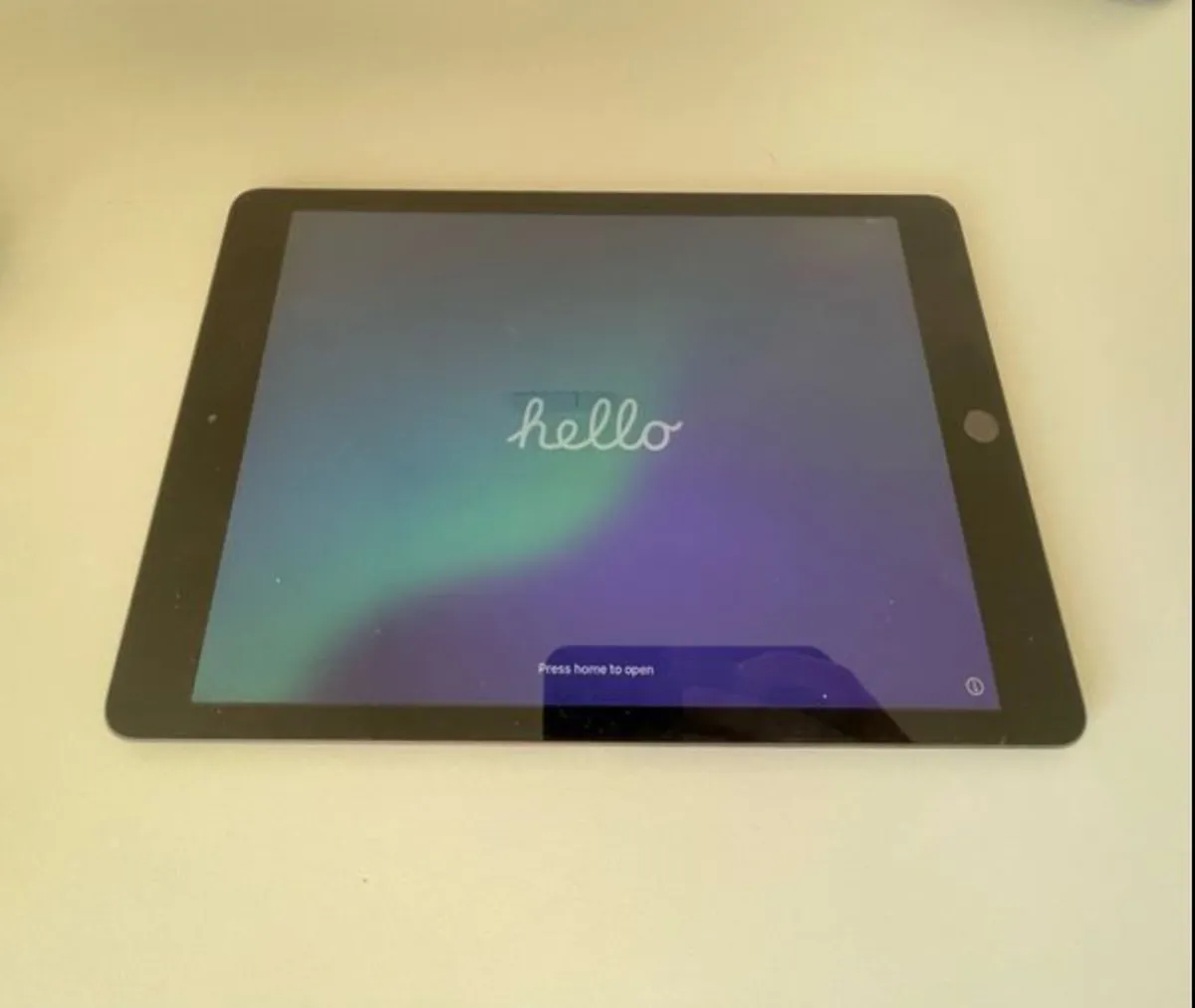8th gen iPad 128gb - Image 2