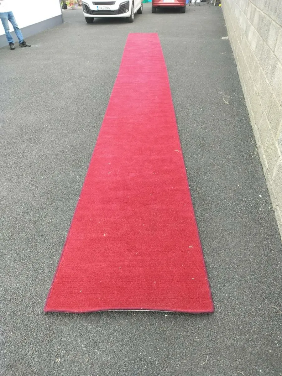 Long red carpet wedding - Image 1