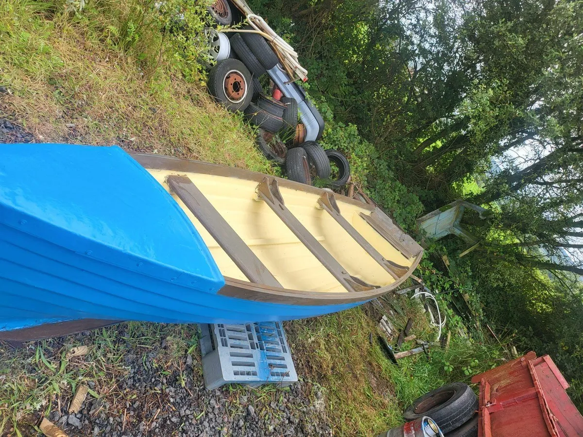 19ft fiberglass anglers fancy fishing boat - Image 1