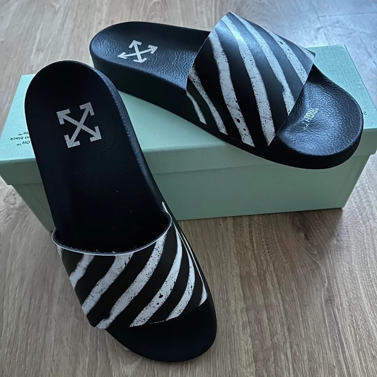 Off white slides - Image 1