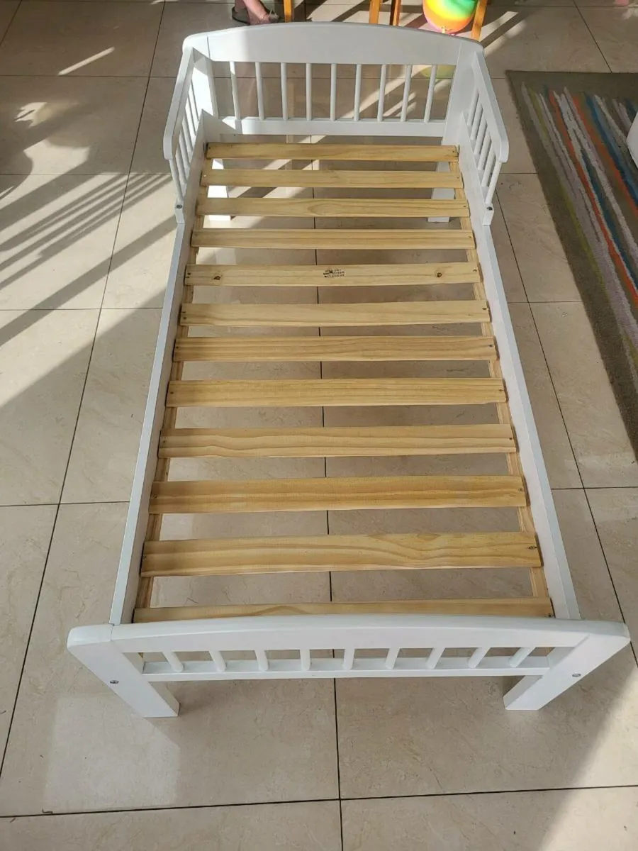 Toddler bed - Image 1