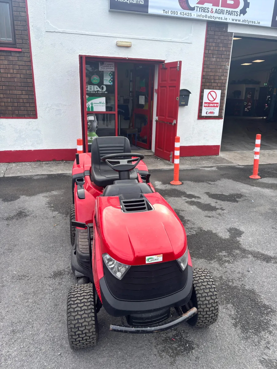 Mountfield 1530H Ride on Tractor Mower - Image 1