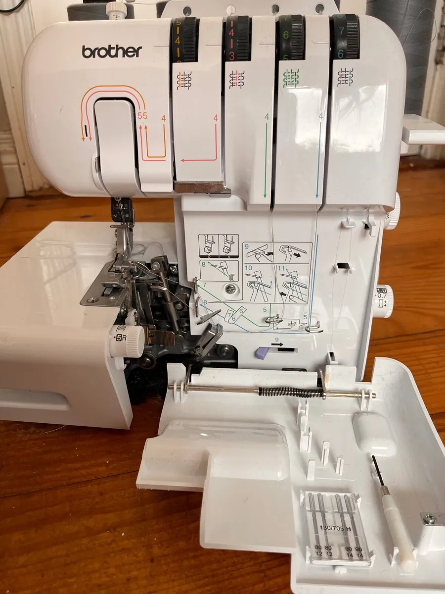 Sewing machine- overlocker - Image 2