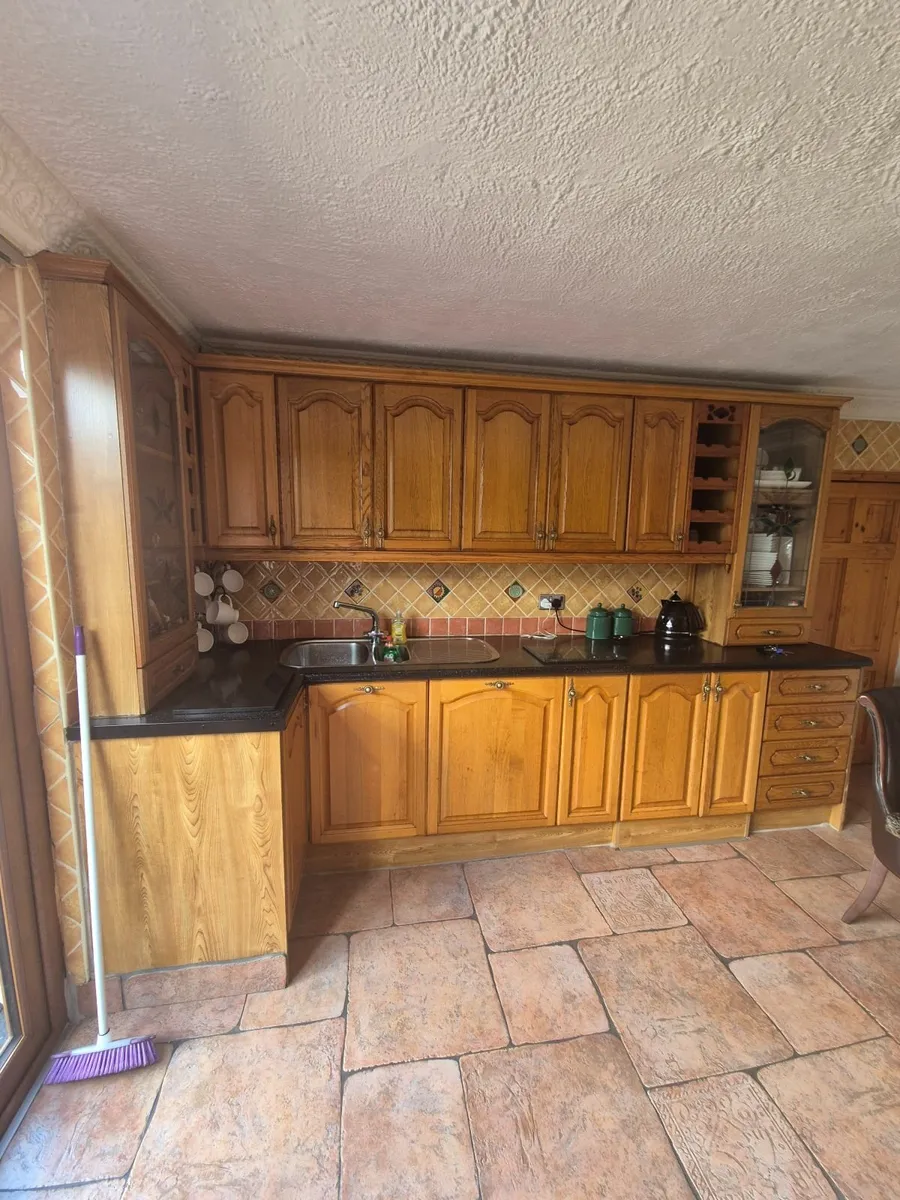 Real Soild Oak Kitchen with Bosch dishwasher - Image 1