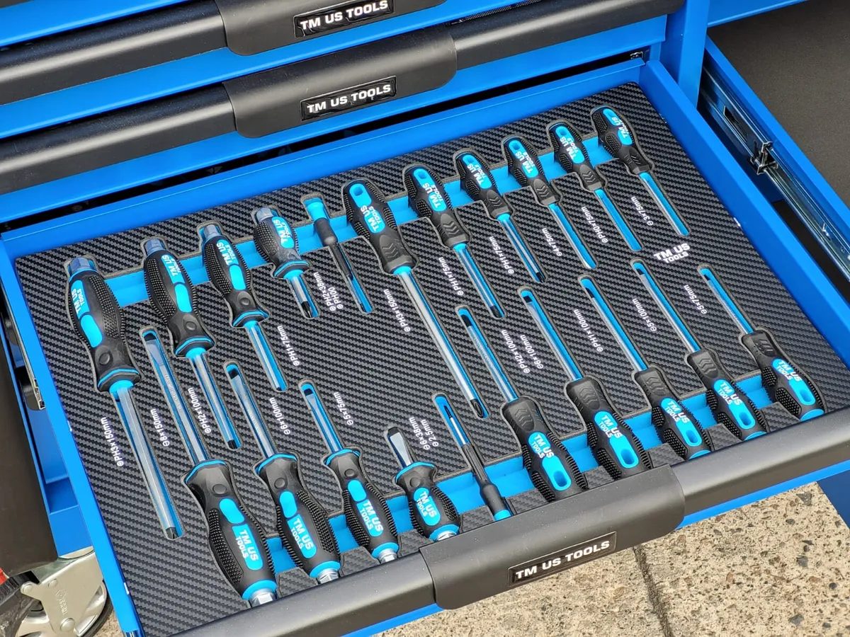 12 Drawer Toolchest With Tools - Image 4