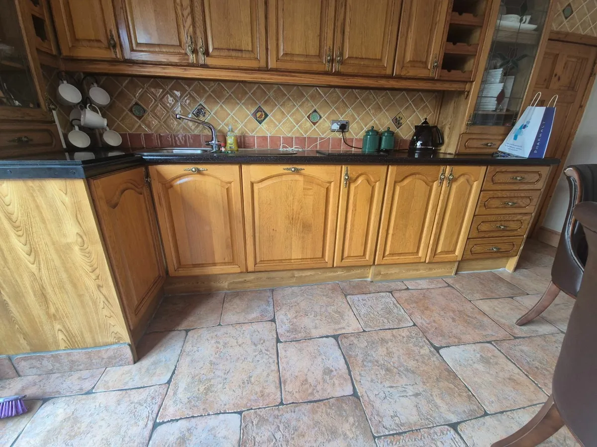 Real Soild Oak Kitchen with Bosch dishwasher - Image 3