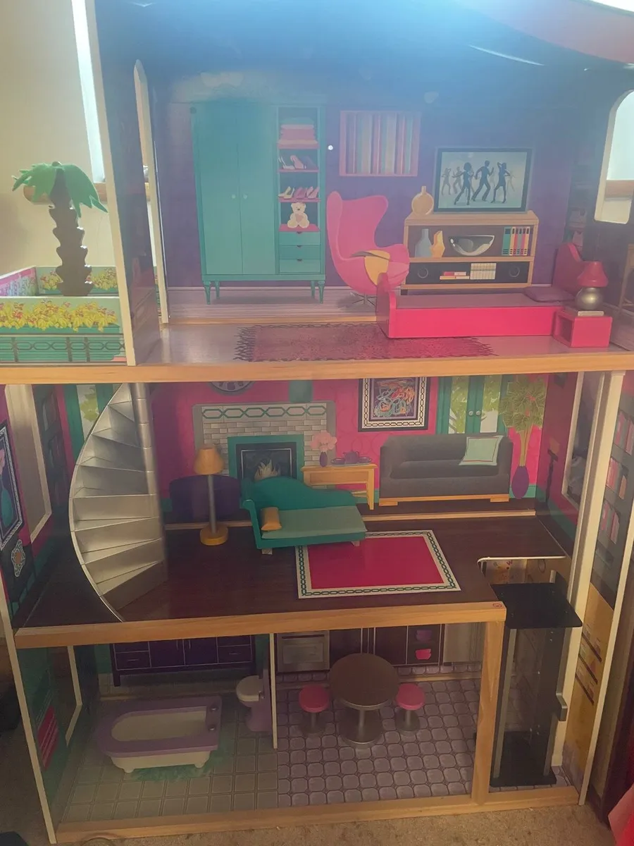 Dolls house - Image 1