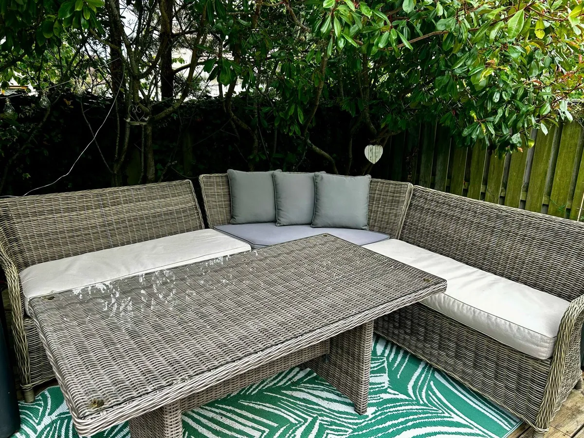 Garden furniture - Image 1