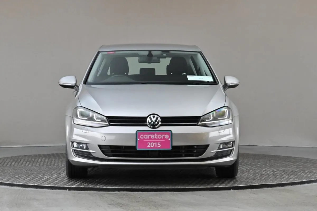 Volkswagen Golf 1.2 TSI DSG MK7 Comfortline  reve - Image 2