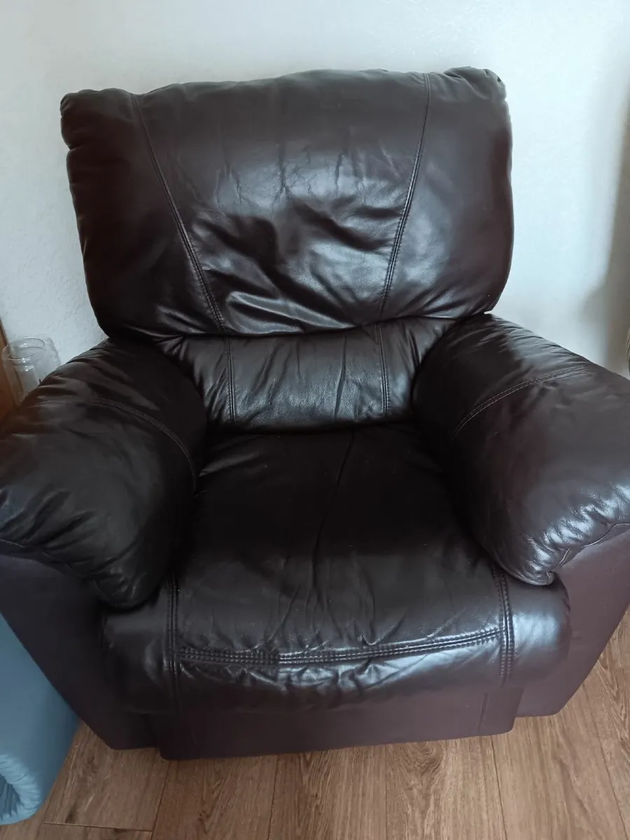 Suite of Furniture - Image 4
