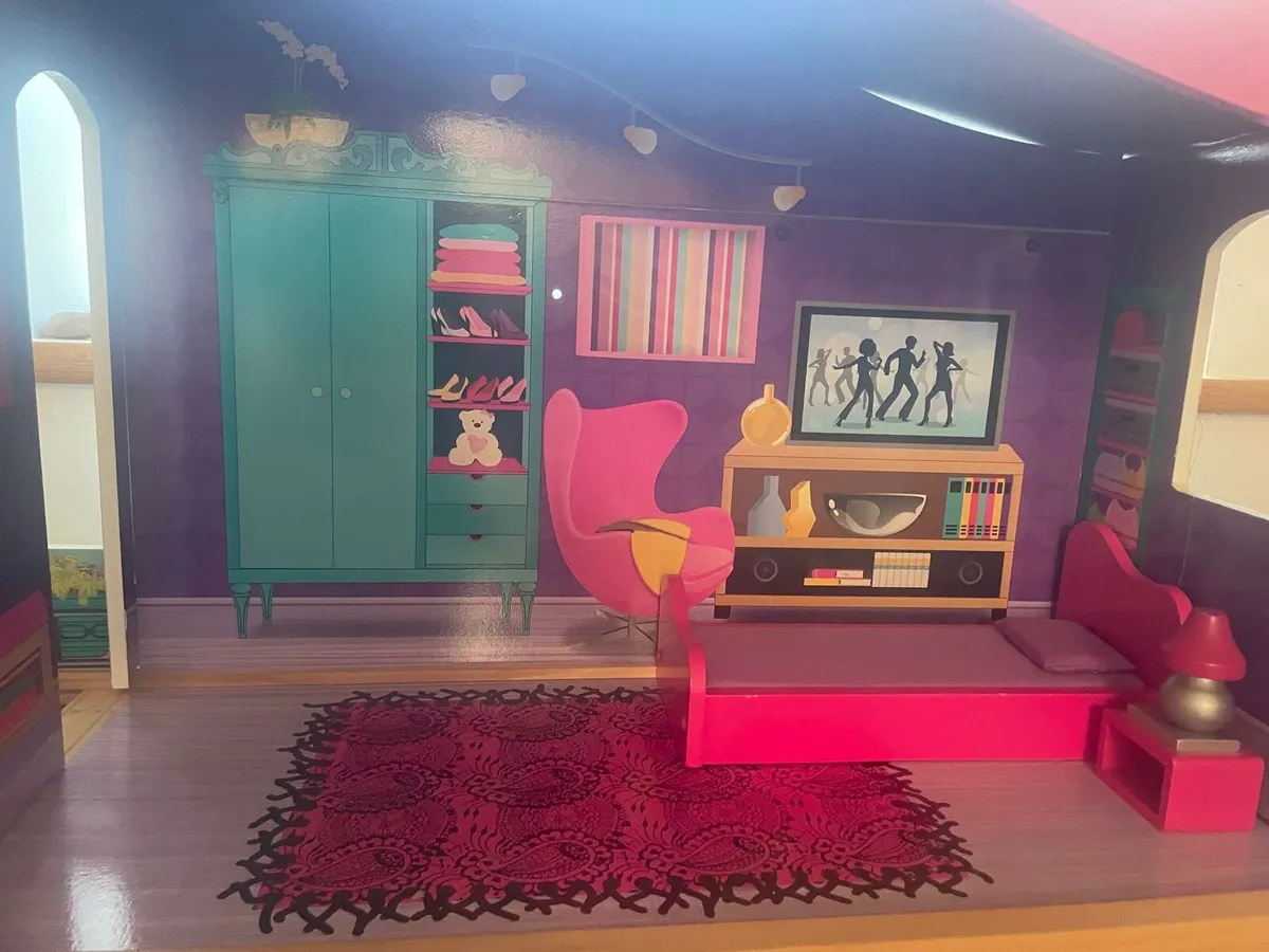 Dolls house - Image 2