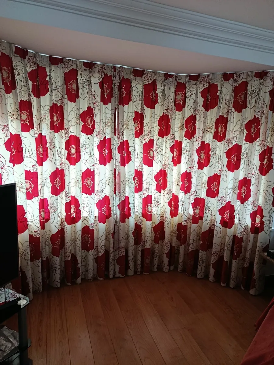 Curtains - Image 2