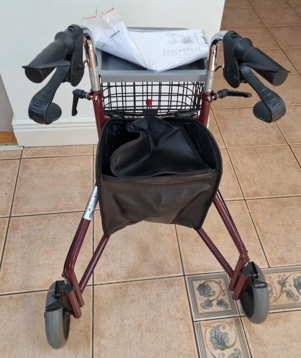 3 wheel rollator - Image 2