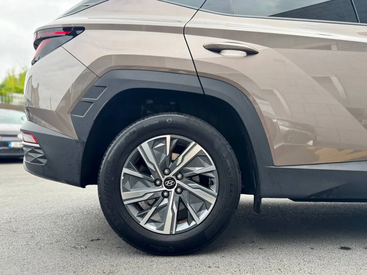 Hyundai Tucson 2WD Executive HEV Auto - Image 3