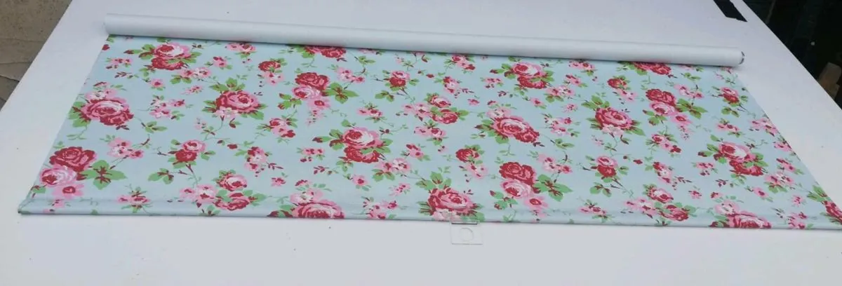 2 x Black out blinds in great condition - Image 4