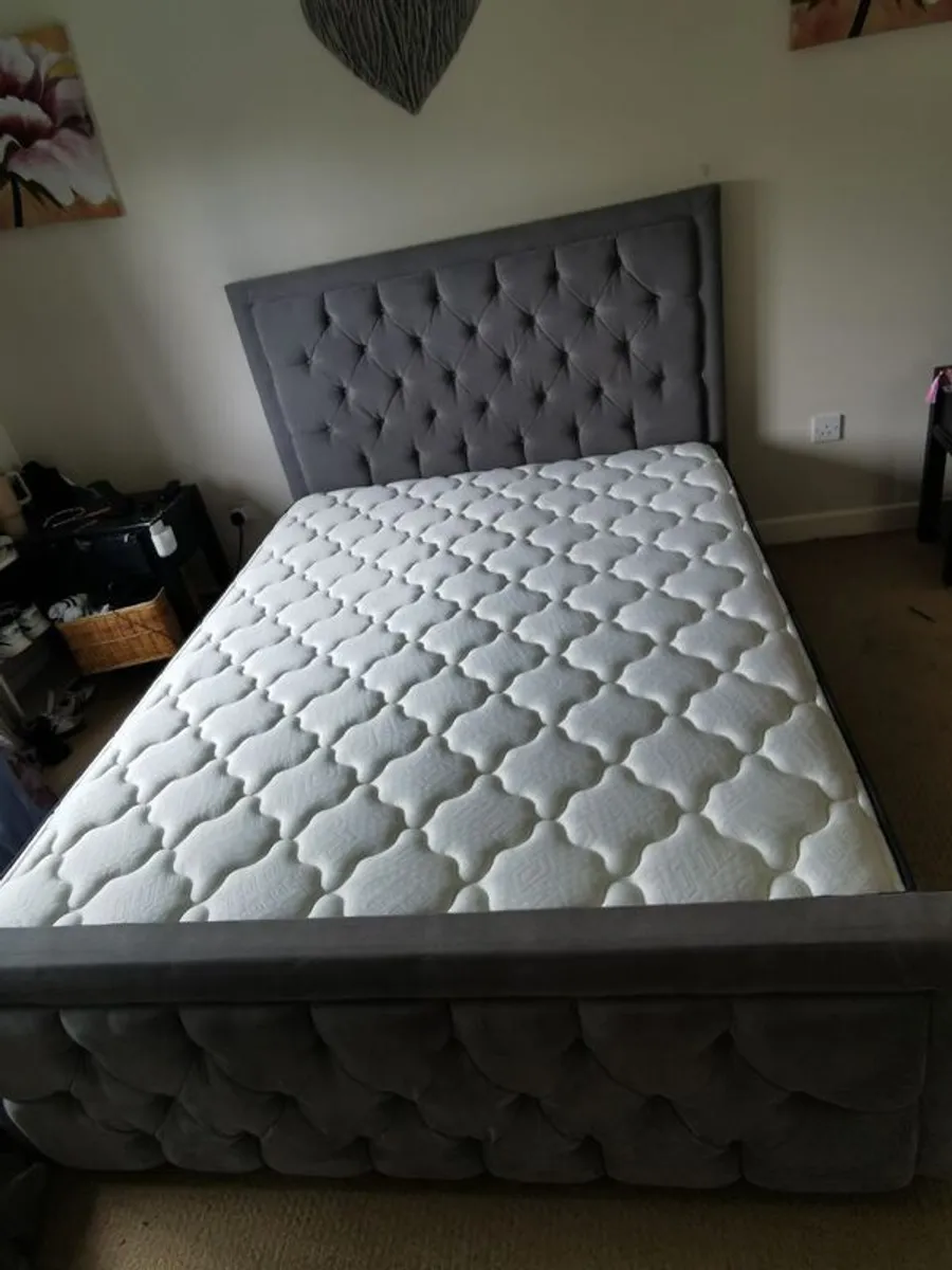 King sized bed - Image 1