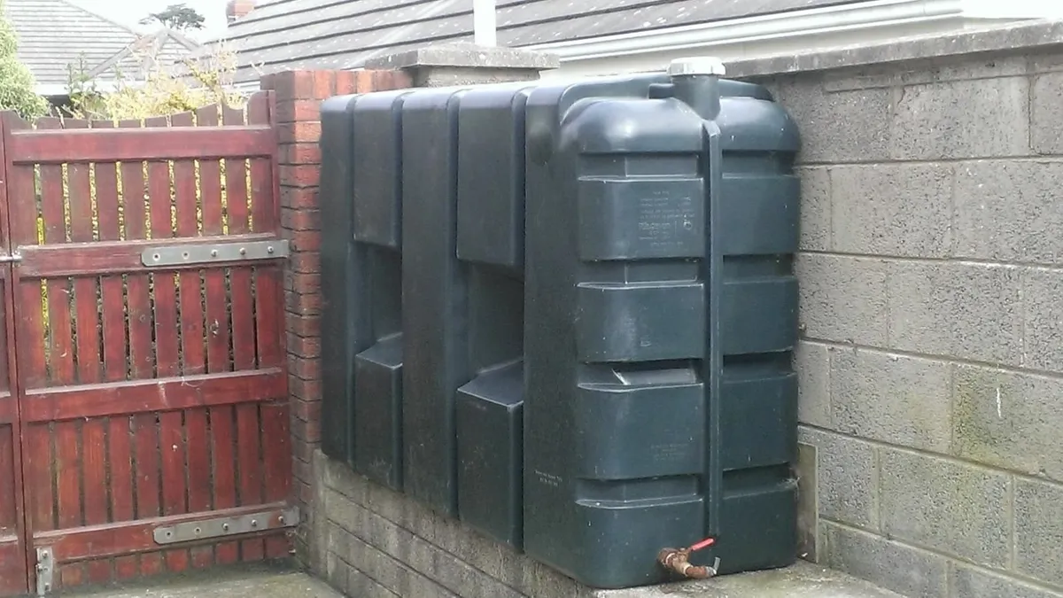 Oil tank