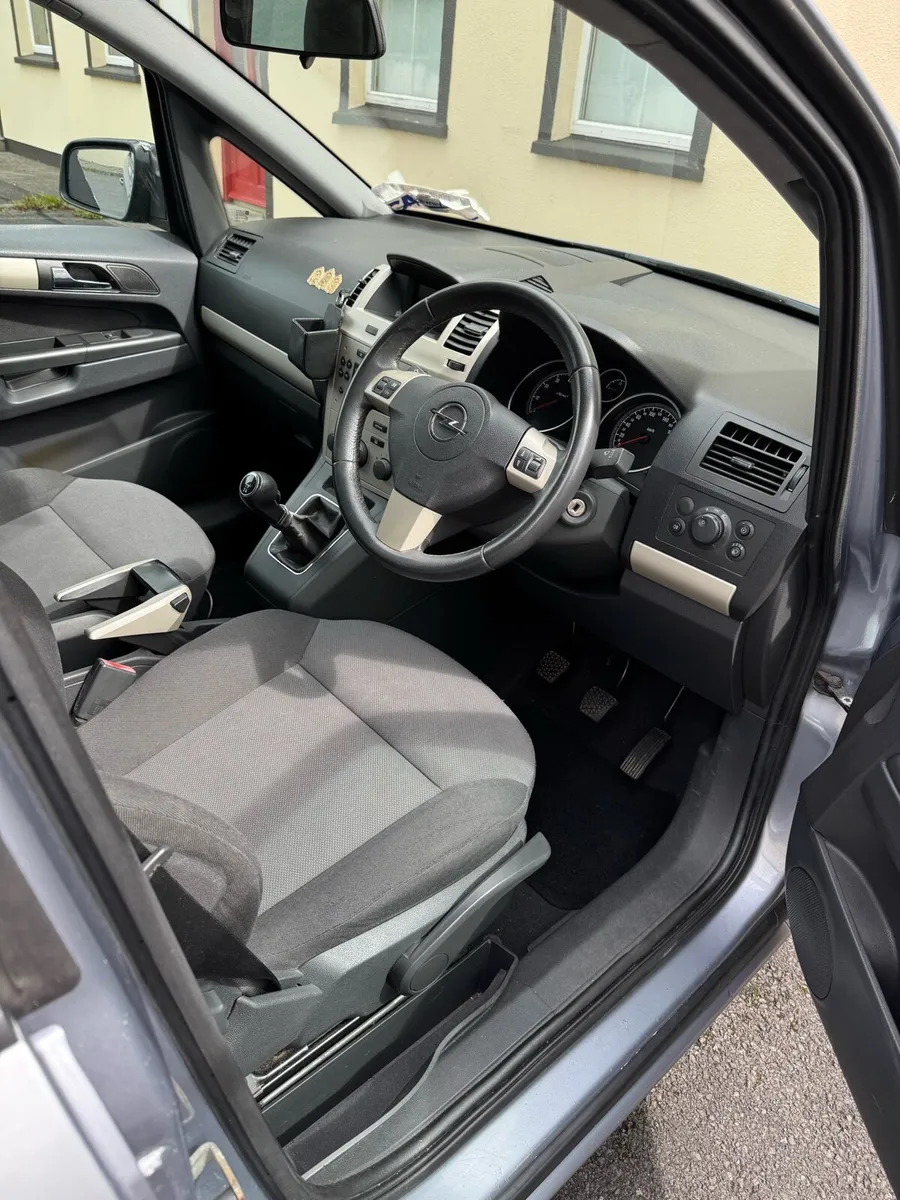 Car - Image 4