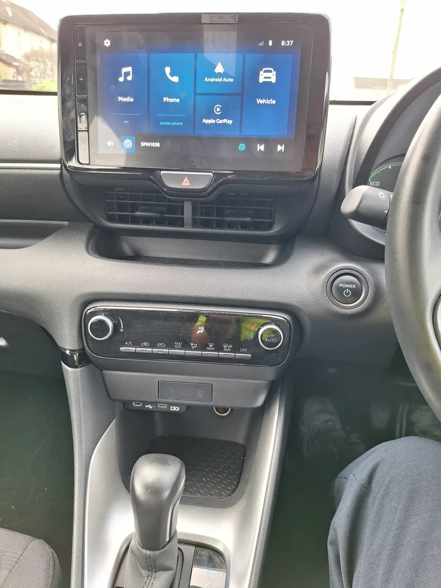 Toyota Yaris 2024 - Image 2