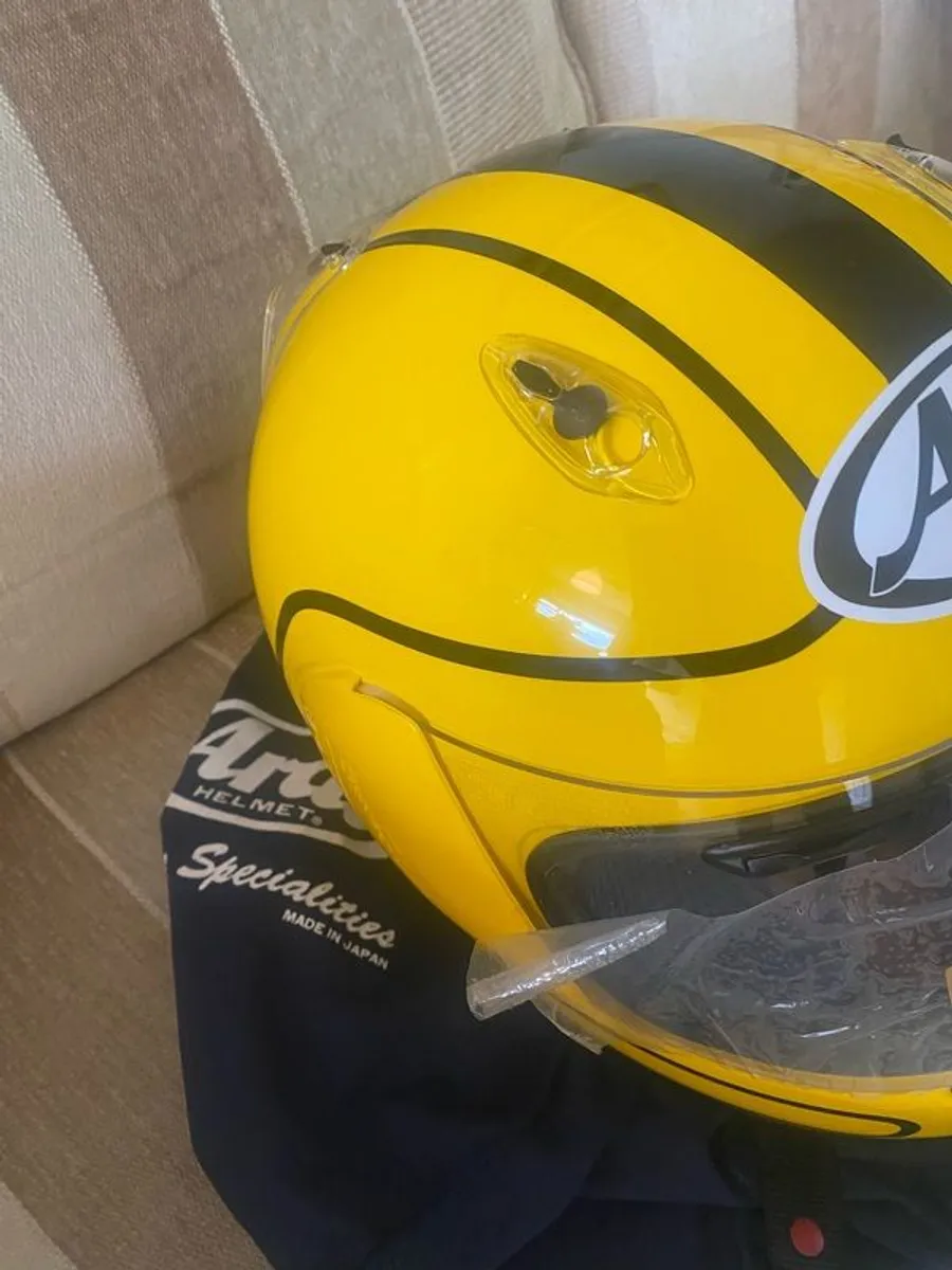 Joey  Dunlop Replica Numbered Arai Quantum Helmet . - Image 2