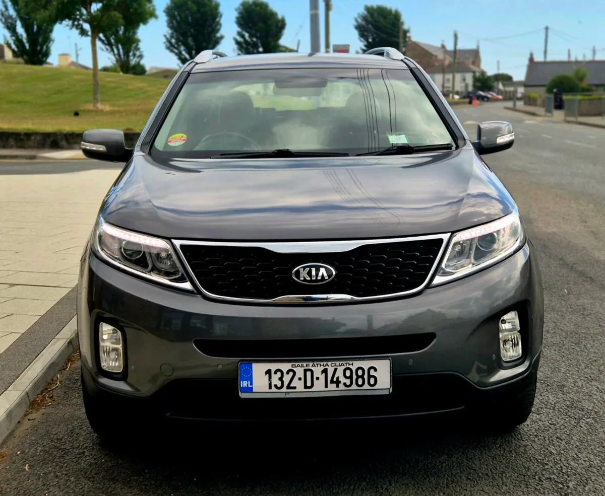 13-2 KIA SORENTO  /AUTOMATIC/ 7 SEATS LOW KM - Image 2