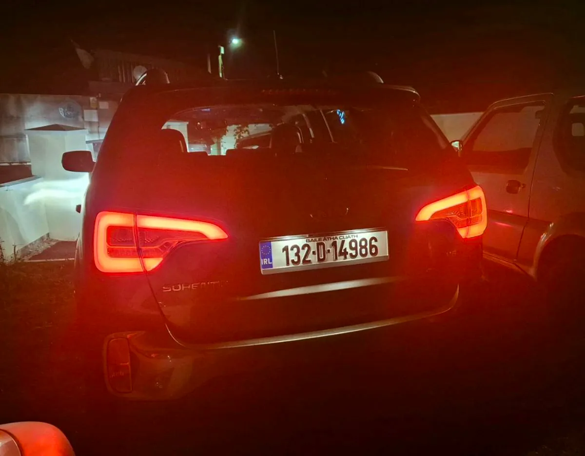 13-2 KIA SORENTO  /AUTOMATIC/ 7 SEATS LOW KM - Image 3