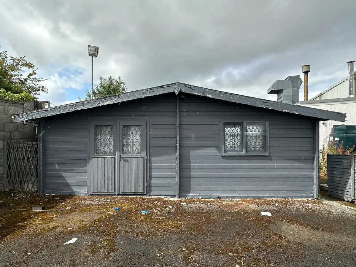 Log Cabin - Image 1