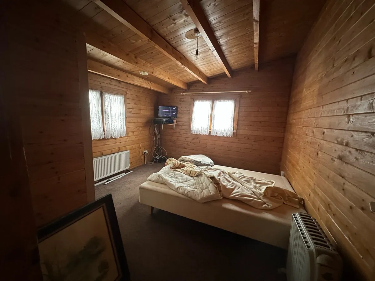 Log Cabin - Image 3