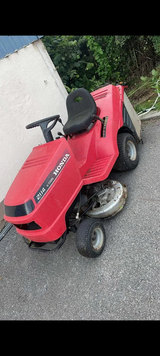 Ride on lawnmower - Image 1