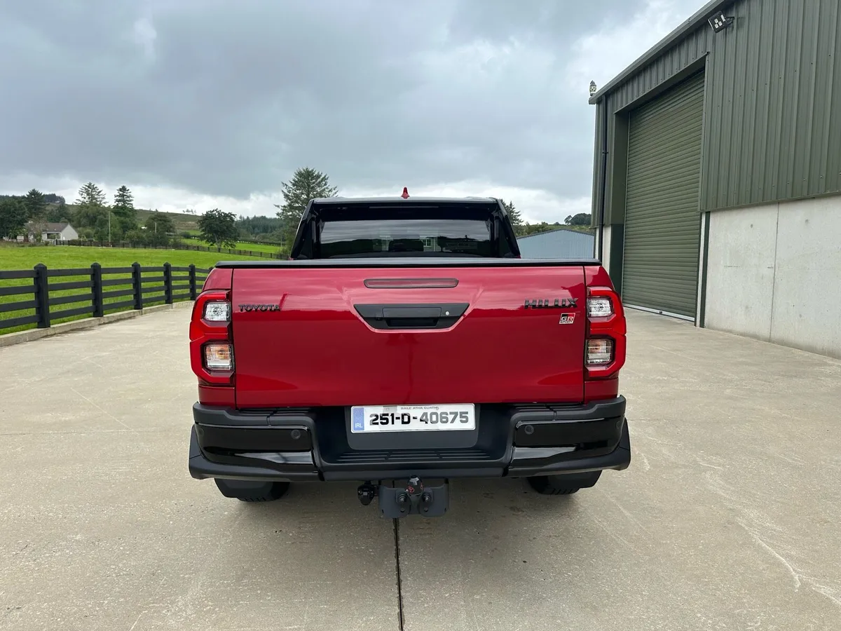 Year 2025 Toyota Hilux GR Sport 2 - Image 4