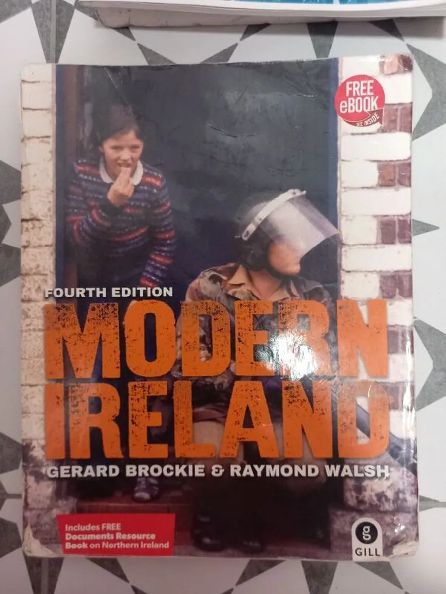 Leaving Cert Books Bundle, Gaelscoil, Irish, Schoolbags - Image 3