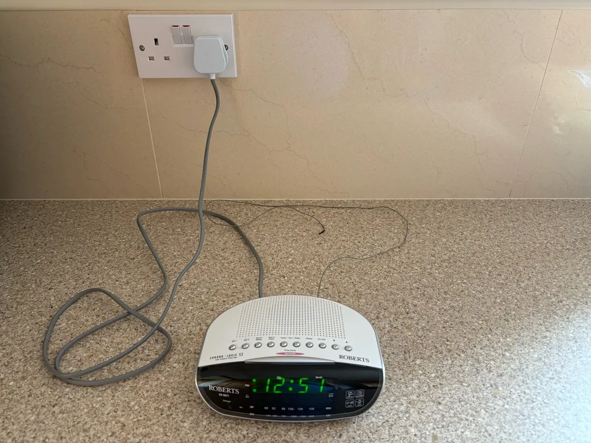 Radio alarm clock - Image 1