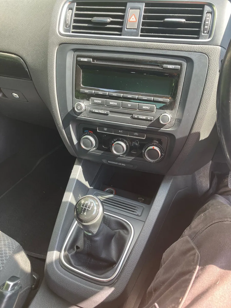 Volkswagen Jetta - Image 2