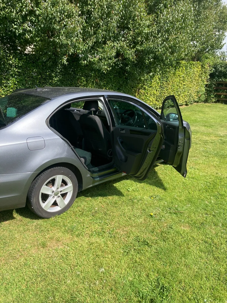 Volkswagen Jetta - Image 4