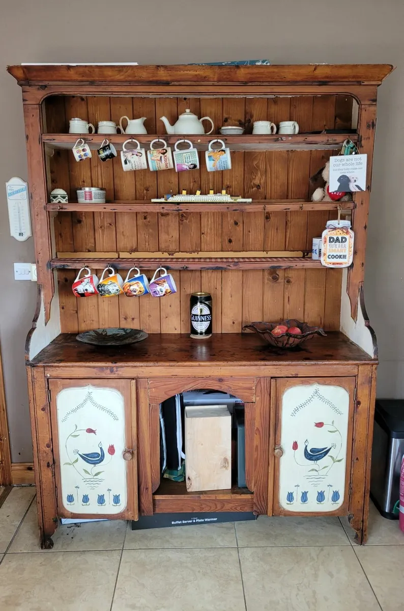 Kitchen dresser free to takeaway - Image 1
