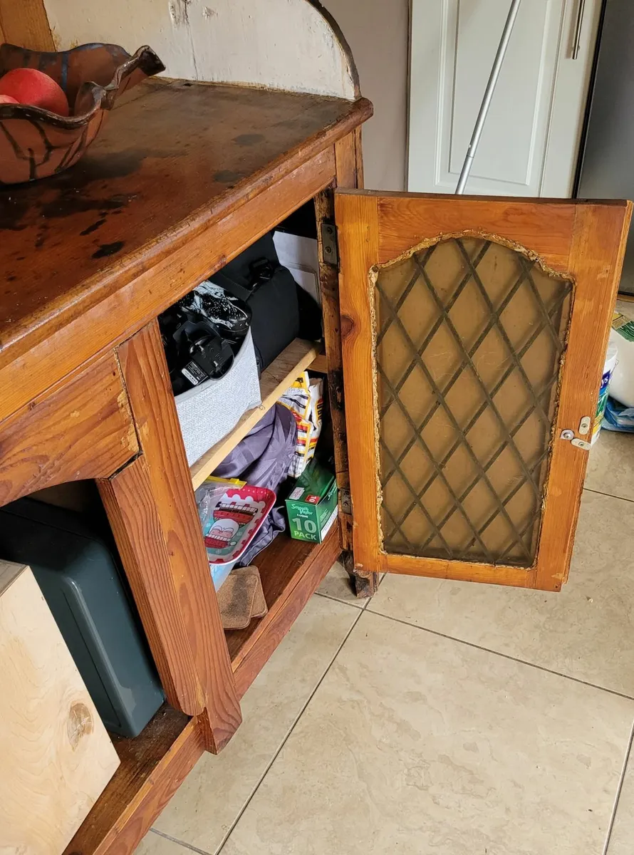 Kitchen dresser free to takeaway - Image 2