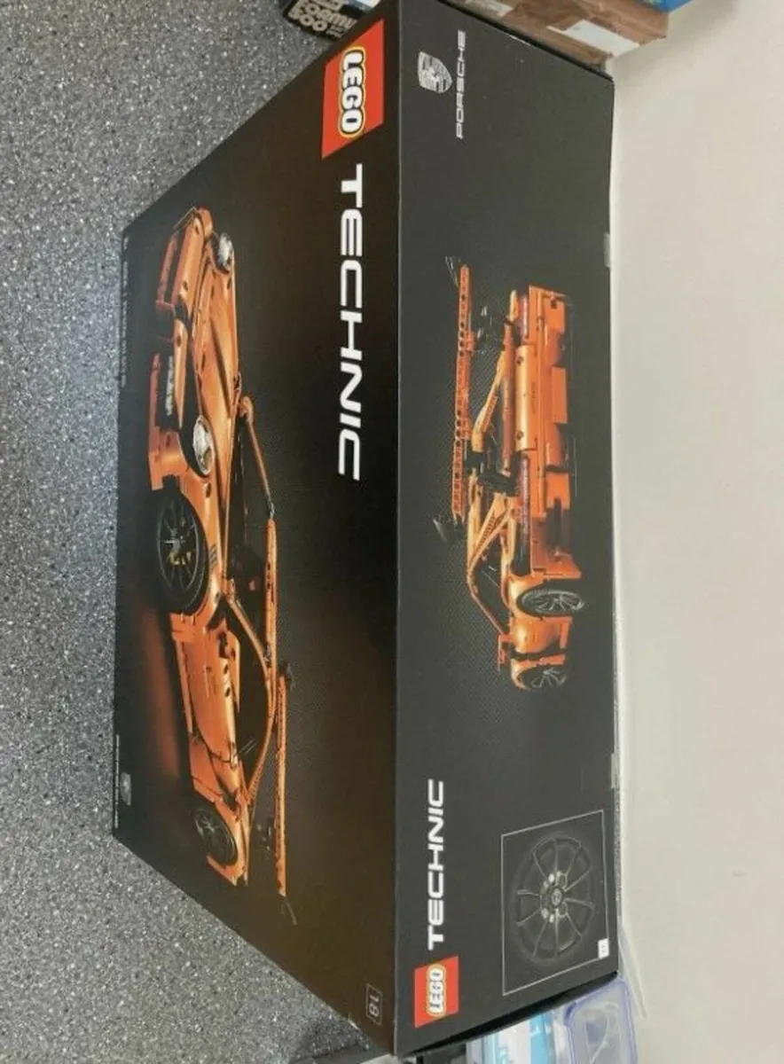 LEGO Technic Porsche 911 GT3 RS - Image 2