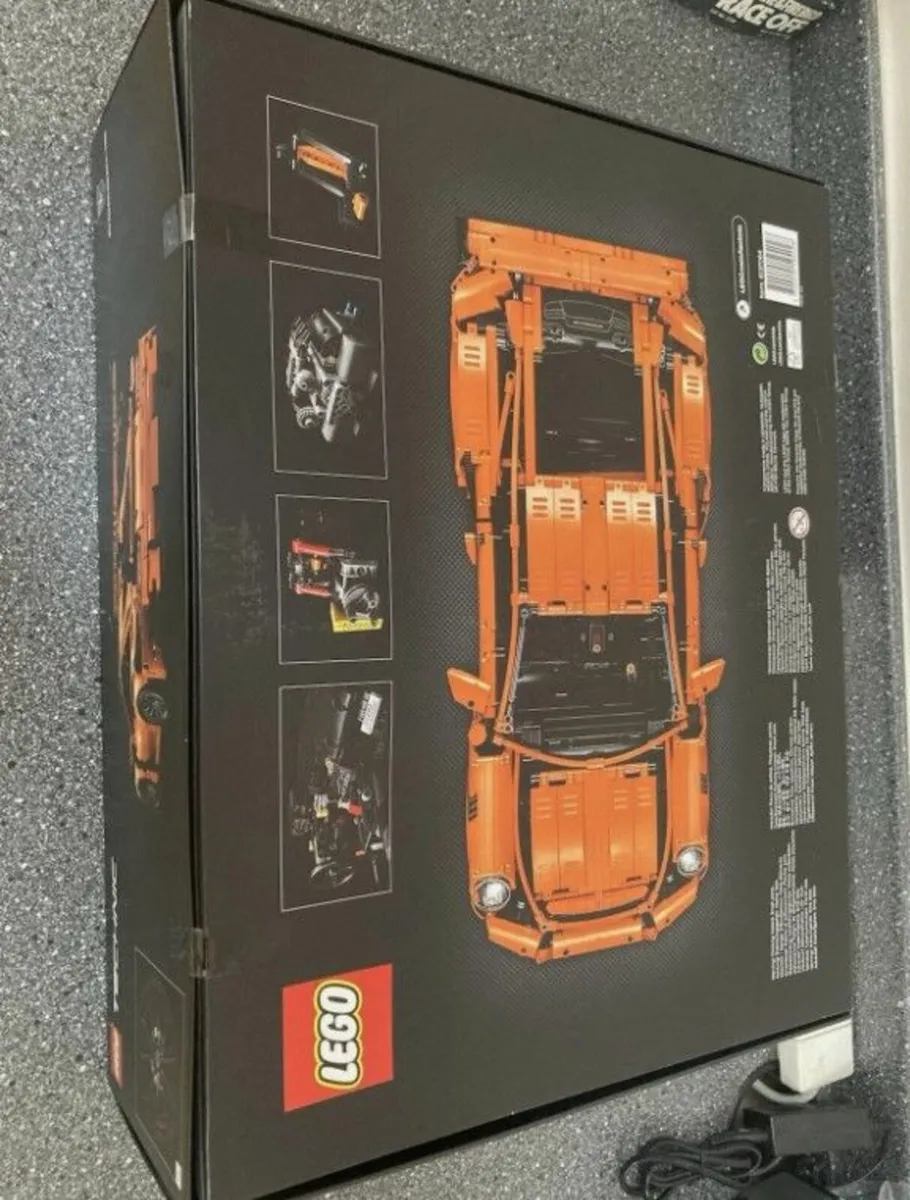 LEGO Technic Porsche 911 GT3 RS - Image 3