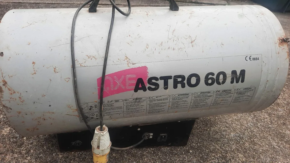 Gas blow heatersx2..for parts and repair each - Image 4